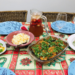 mesa posta para o natal com pratos veganos diversos